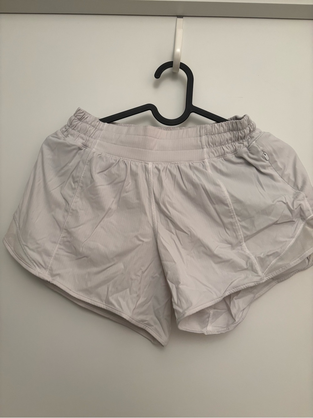 Lululemon Hotty Hot Low-Rise Lined Short 4”